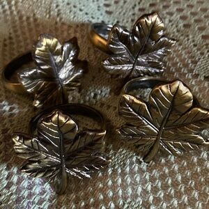 4 Brass Autumn Leaf Napkin Rings
Holders Brushed Antique Gold Tone
Finish Set